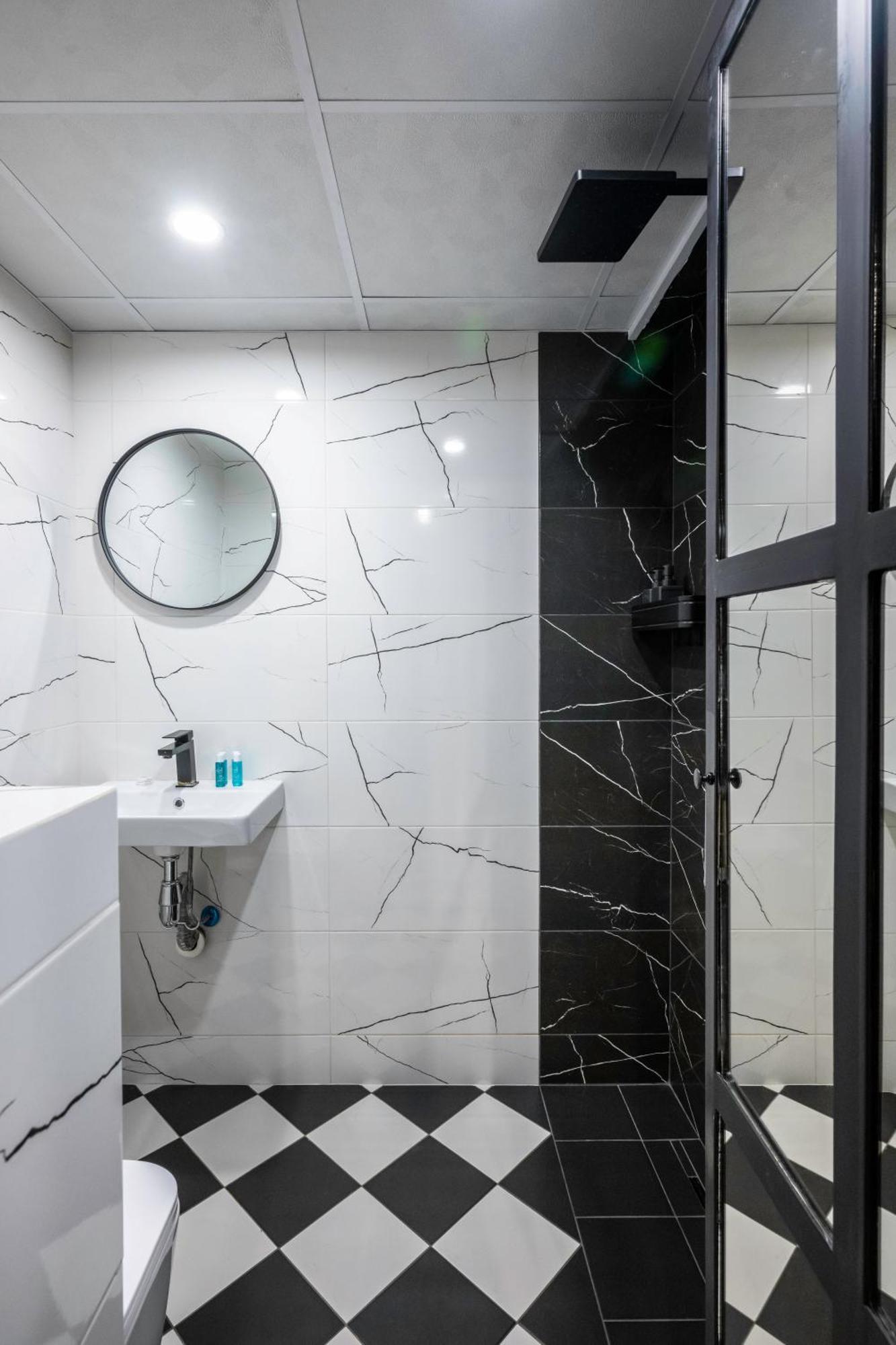 Central Art-Inspired Flat With Private Garage Sófia Exterior foto